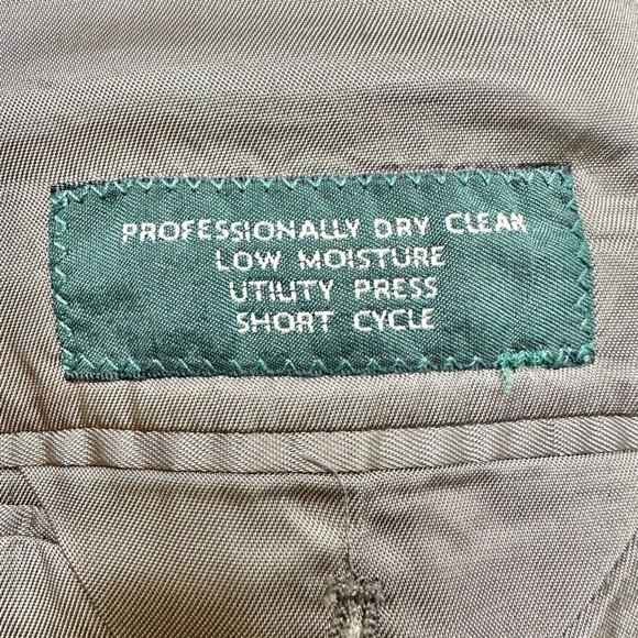 Jos A Banks Traveler's Collection Suit Men's Gray Jacket and Slacks EUC - Picture 6 of 10